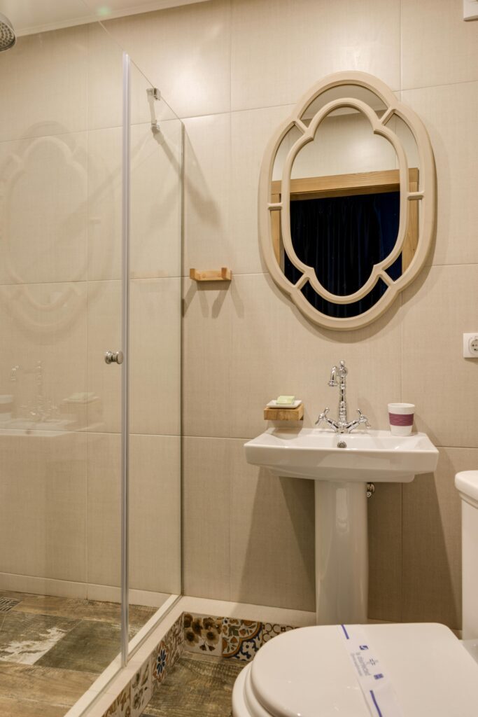 bathroom with pedestal sink