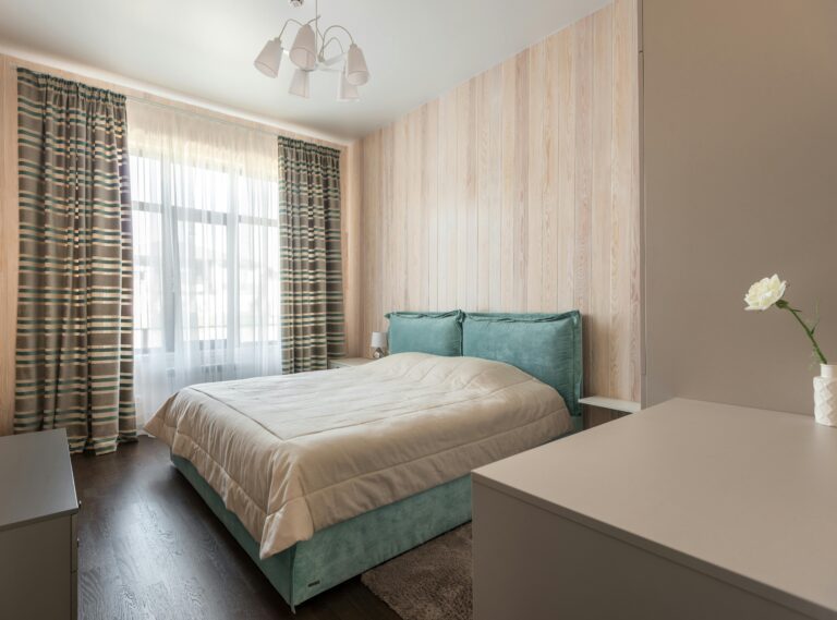 How To Organize A Small Bedroom To Feel More Spacious